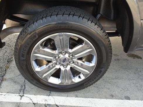 Used 2018 Ford F150 Lariat w/ Equipment Group 502A Luxury AWD/4WD image 33