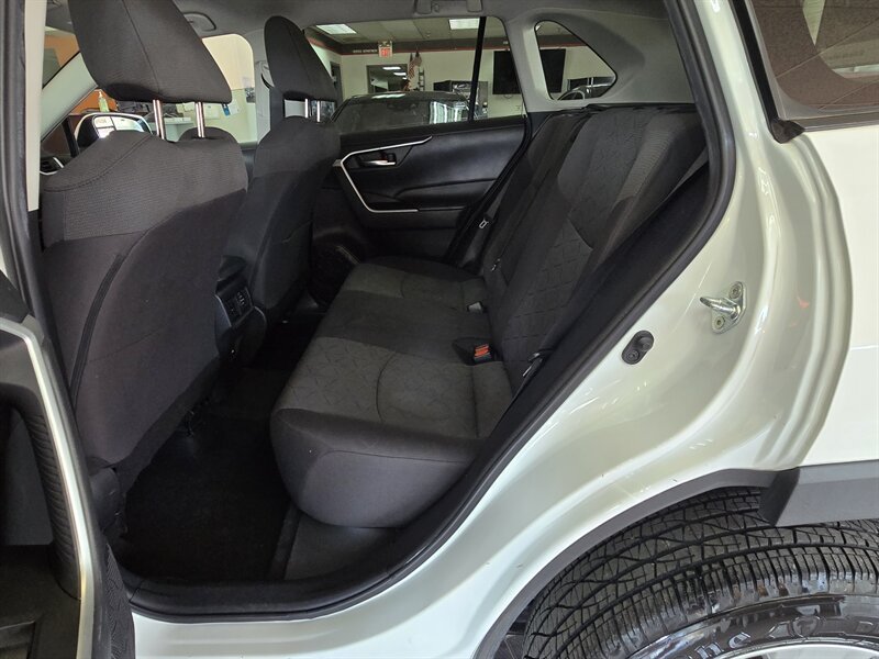 Used 2021 Toyota RAV4 XLE FWD image 11