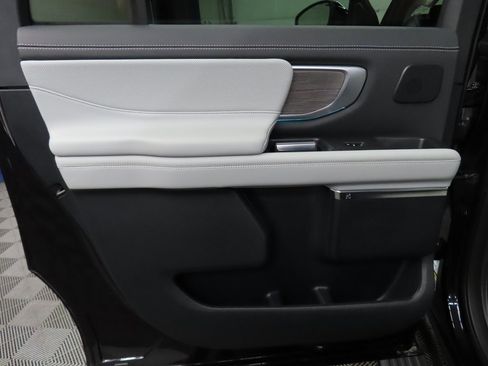 Used 2025 Ford Expedition Max Platinum w/ Platinum Ultimate Package image 72