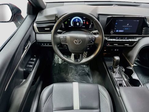 Used 2025 Toyota Camry SE w/ Convenience Package FWD image 21