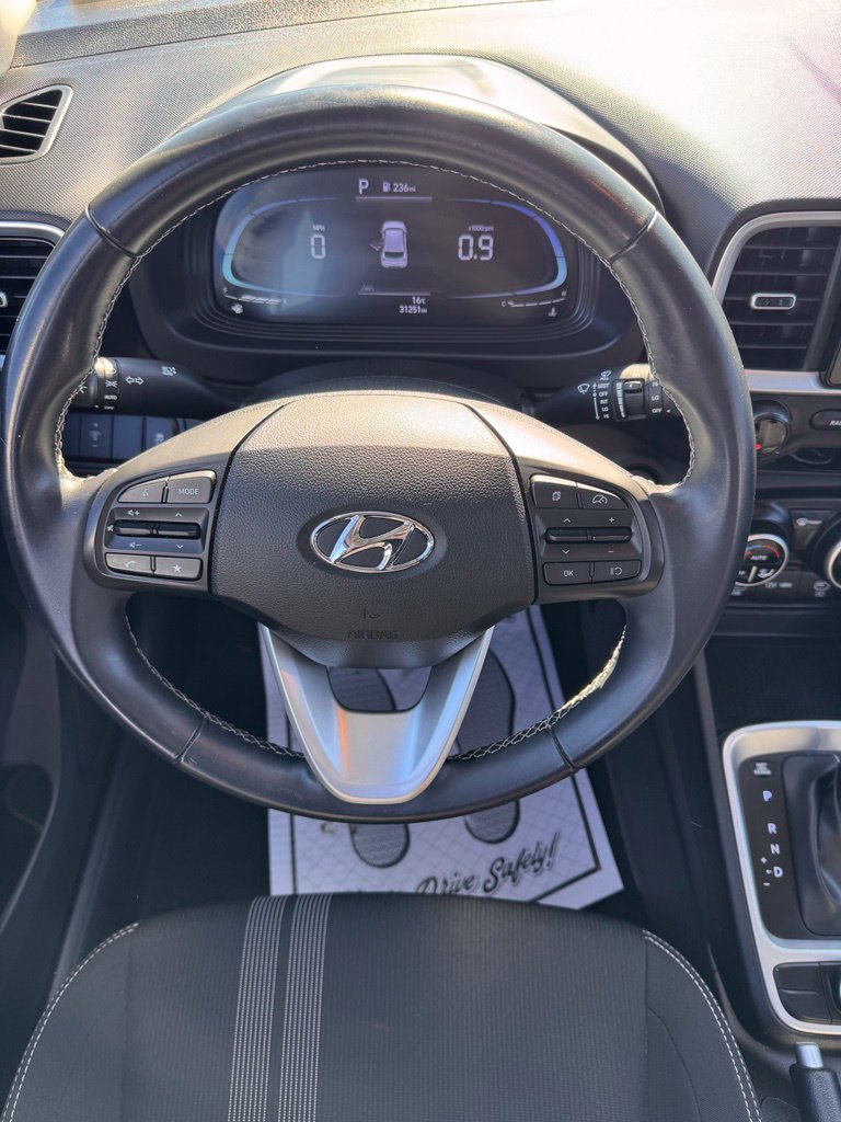 Used 2024 Hyundai Venue SEL FWD image 24