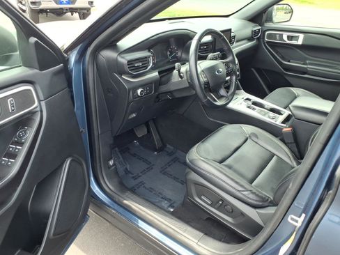 Used 2020 Ford Explorer XLT w/ Equipment Group 202A AWD/4WD image 10