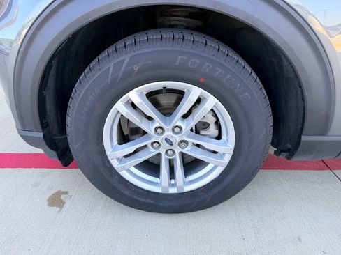 Used 2024 Ford Explorer XLT RWD image 27