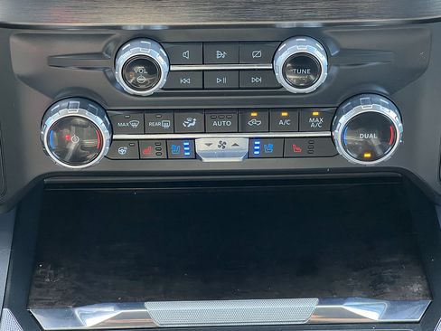 Used 2023 Ford F350 Platinum w/ FX4 Off-Road Package AWD/4WD image 22