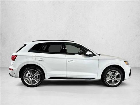 Used 2025 Audi Q5 2.0T Premium w/ Convenience Plus Package AWD/4WD image 4