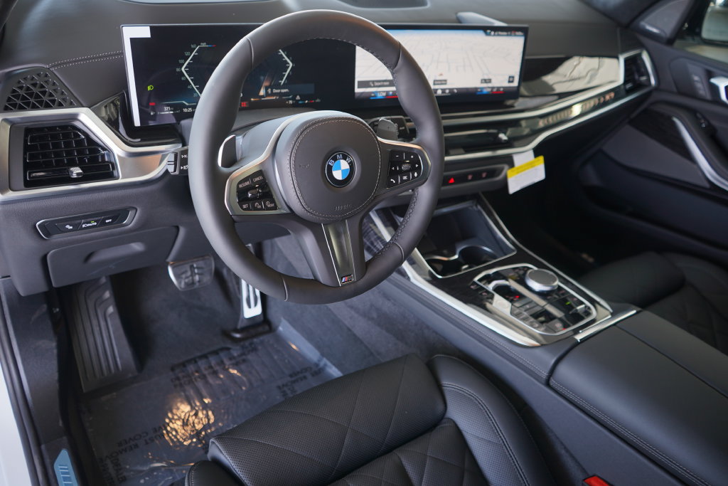Used 2026 BMW X7 xDrive40i w/ M Sport Package AWD/4WD image 12