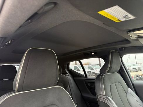 Used 2021 Volvo XC40 P8 Recharge image 8