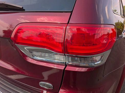 Used 2017 Jeep Grand Cherokee Overland AWD/4WD image 16