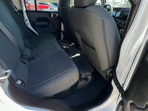 Used 2024 Jeep Gladiator Sport image 20