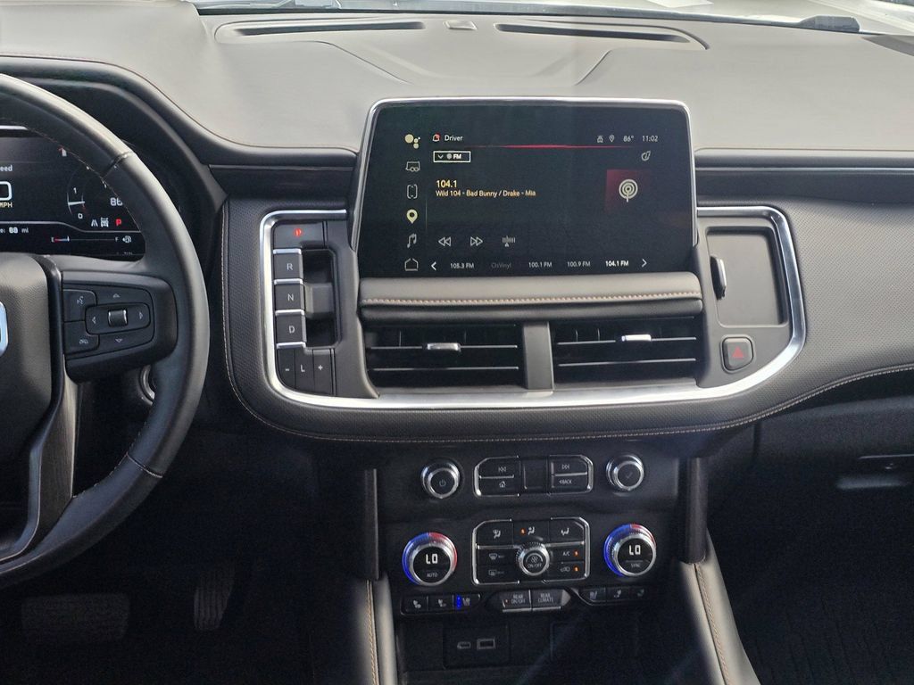 Used 2024 GMC Yukon AT4 w/ Technology Package AWD/4WD image 19