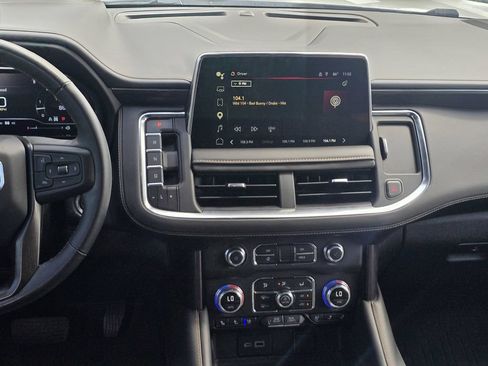 Used 2024 GMC Yukon AT4 w/ Technology Package AWD/4WD image 19