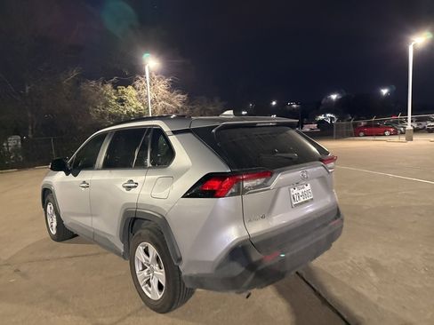 Used 2019 Toyota RAV4 XLE image 4
