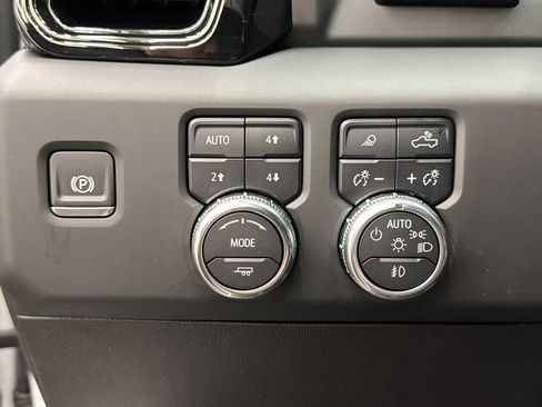 Used 2024 GMC Sierra 2500 AT4X image 31