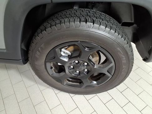 Used 2023 Jeep Compass Trailhawk AWD/4WD image 8