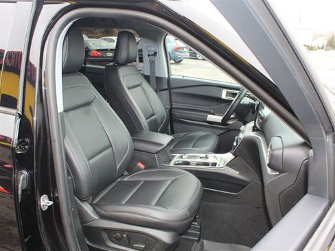 Used 2023 Ford Explorer XLT w/ Equipment Group 202A AWD/4WD image 14