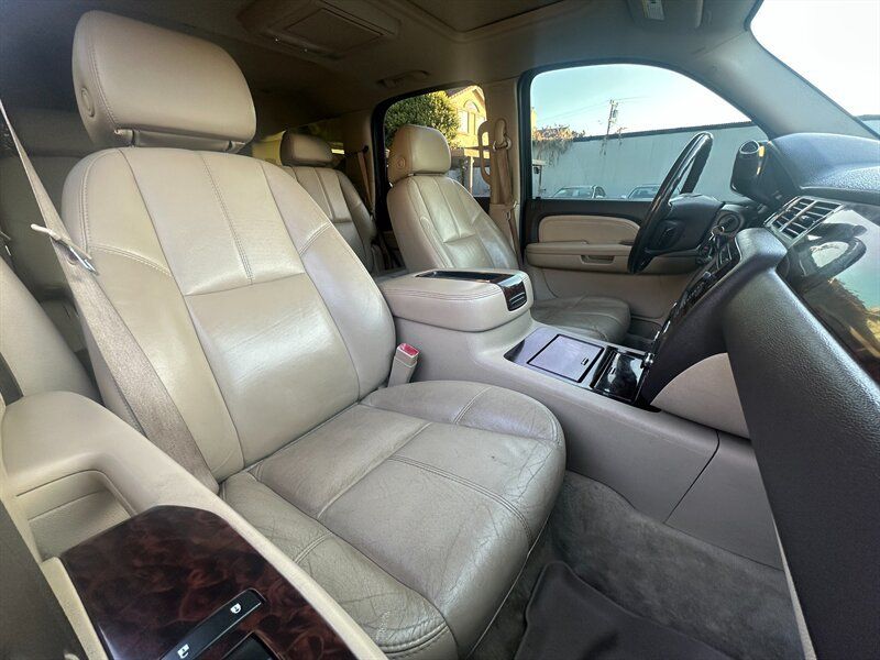 Used 2007 GMC Yukon Denali AWD/4WD image 13