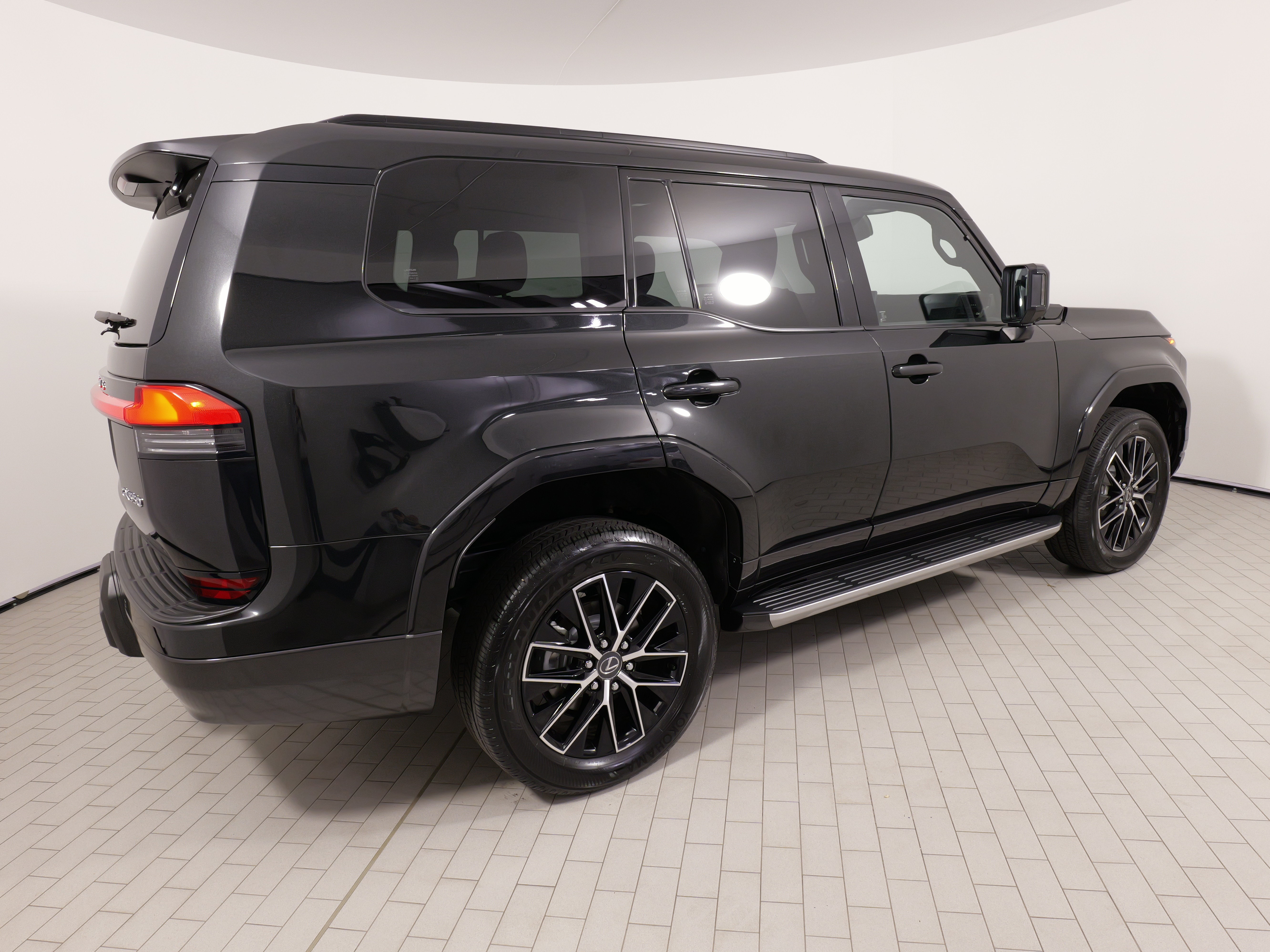 Used 2024 Lexus GX 550 w/ Accessory Package (2T) AWD/4WD image 10