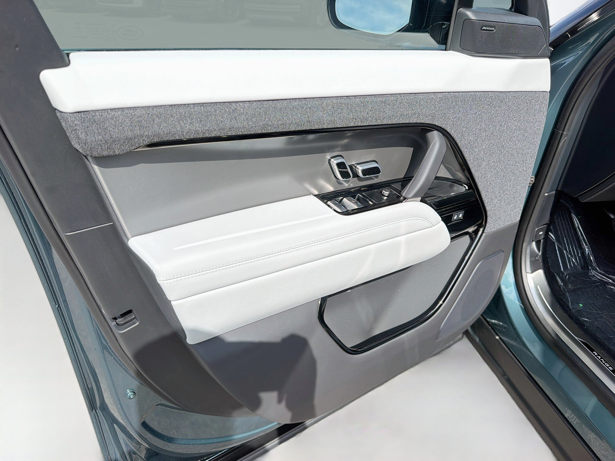 New 2027 Land Rover Range Rover Sport SE AWD/4WD image 23