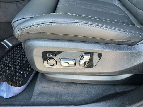 New 2026 BMW X7 M60i image 14