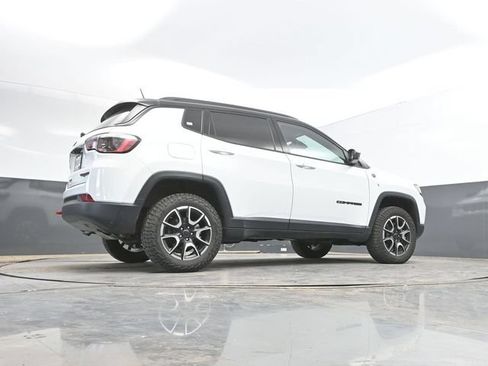 Used 2025 Jeep Compass Trailhawk AWD/4WD image 43
