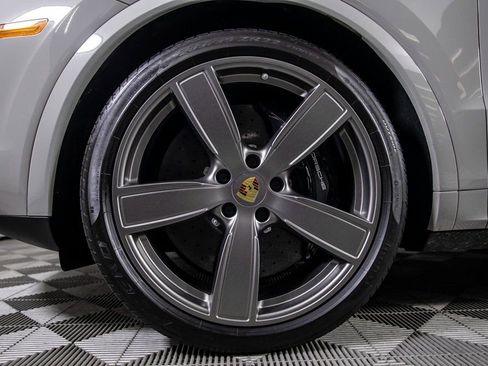 Used 2022 Porsche Cayenne Turbo S image 44