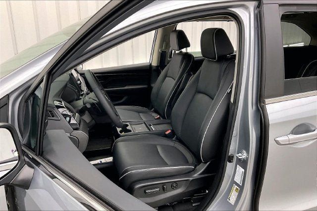 Certified 2026 Honda Odyssey Touring image 8