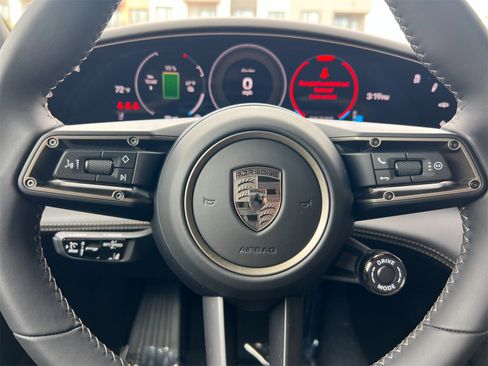 Used 2025 Porsche Taycan Turbo image 28