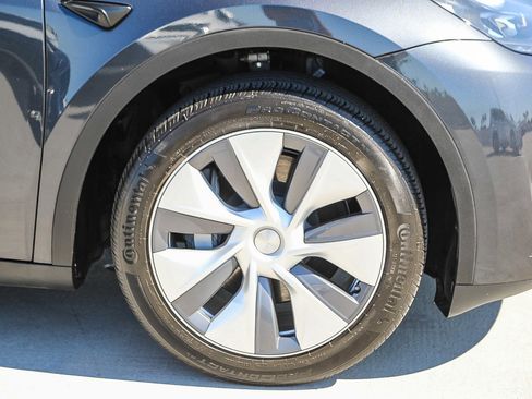 Used 2024 Tesla Model Y Long Range image 10