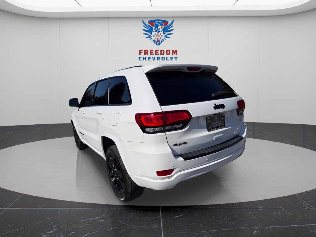 Used 2017 Jeep Grand Cherokee Altitude AWD/4WD image 4