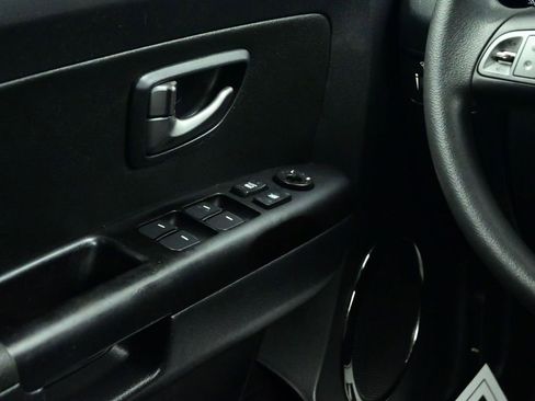 Used 2011 Kia Soul + image 40