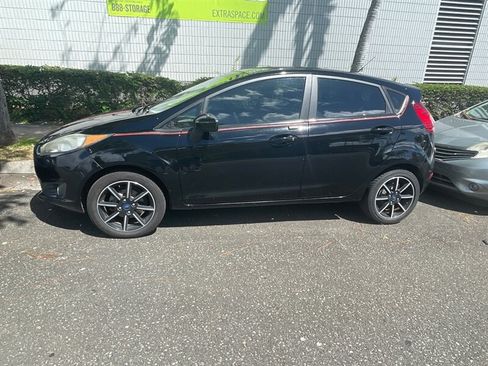 Used 2018 Ford Fiesta SE w/ Equipment Group 201A FWD image 1