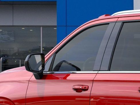 New 2026 Chevrolet Suburban LT image 36