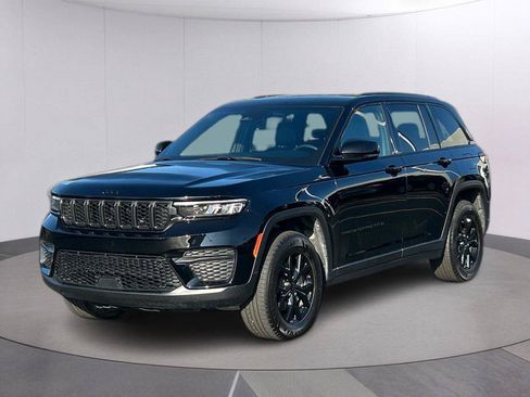 Used 2024 Jeep Grand Cherokee Altitude AWD/4WD image 1