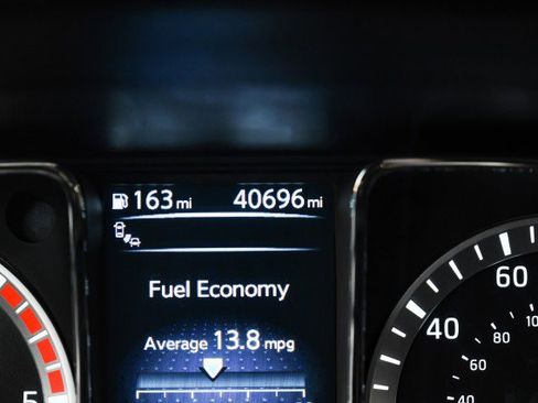 Used 2017 Nissan Titan SV image 15