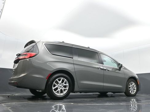 Used 2021 Chrysler Pacifica Touring-L image 23
