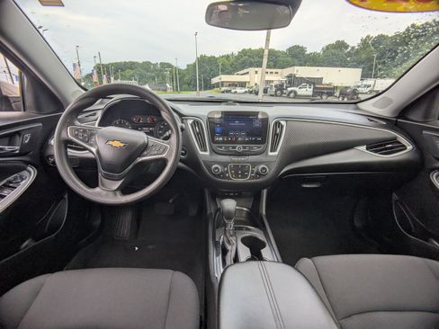 Used 2024 Chevrolet Malibu LT FWD image 16