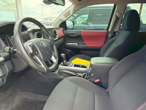 Used 2019 Toyota Tacoma SR5 RWD image 10