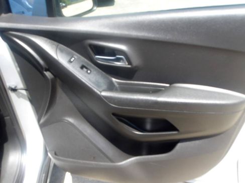 Used 2018 Chevrolet Trax LS FWD image 9