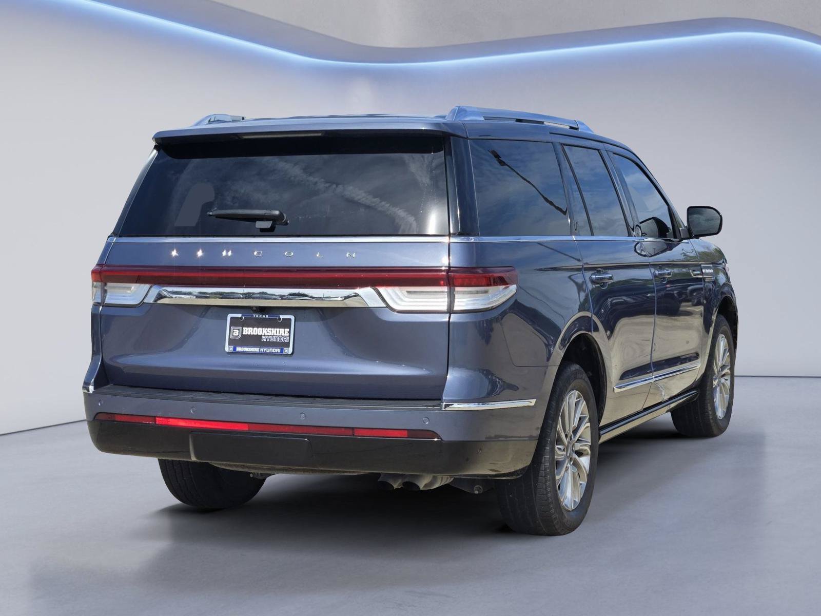 Used 2023 Lincoln Navigator 2WD image 6