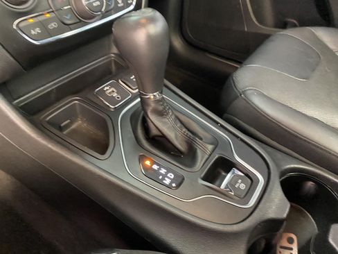 Used 2019 Jeep Cherokee High Altitude FWD image 23