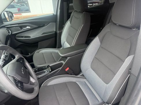 Used 2023 Chevrolet TrailBlazer LT image 3