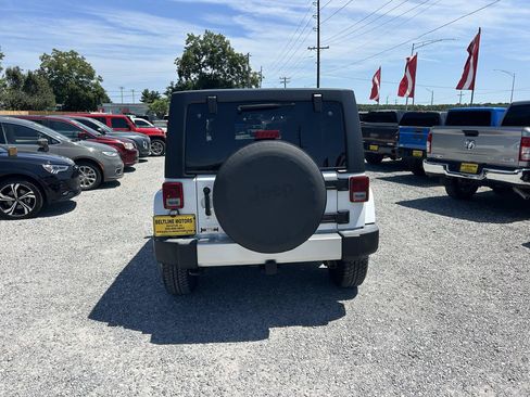 Used 2016 Jeep Wrangler Unlimited Sahara w/ Max Tow Package AWD/4WD image 14