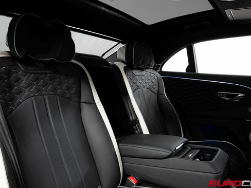 Used 2024 Bentley Flying Spur W12 image 42