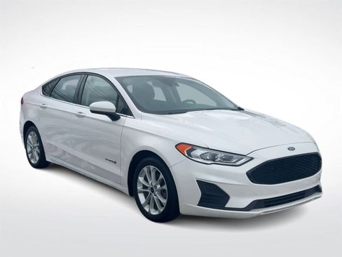 Used 2019 Ford Fusion SE image 3