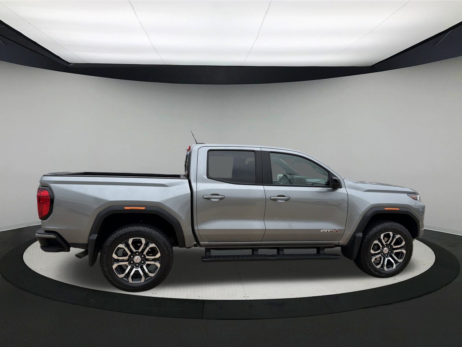 Used 2024 GMC Canyon AT4 w/ AT4 Premium Package AWD/4WD image 3
