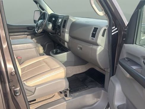Used 2015 Nissan NV 3500 SL image 17