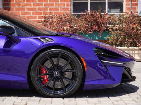 Used 2023 McLaren Artura RWD image 7