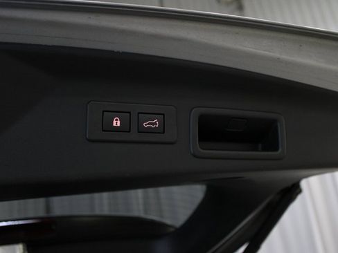 Used 2025 Subaru Forester Touring w/ Popular Package - Touring image 9