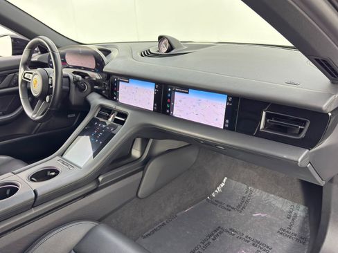 Used 2022 Porsche Taycan image 15