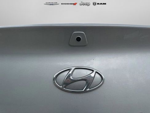 Used 2020 Hyundai Elantra SE w/ Cargo Package (C1) FWD image 24